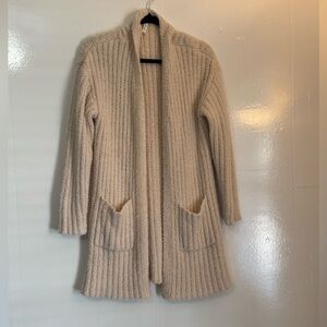 Hesed Cream fluffy Sweater cardigan with pockets 

Size L but tag is removed